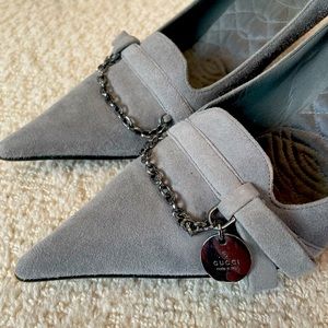 Gucci Suede Pumps with chain detail